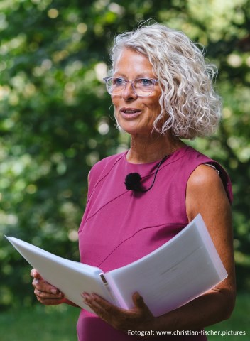 Gisela Metzler | Traurednerin & Paarcoach, Trauredner · Theologen Leonberg, Kontaktbild Gisela Metzler | Traurednerin & Paarcoach, Trauredner · Theologen Leonberg, Kontaktbild