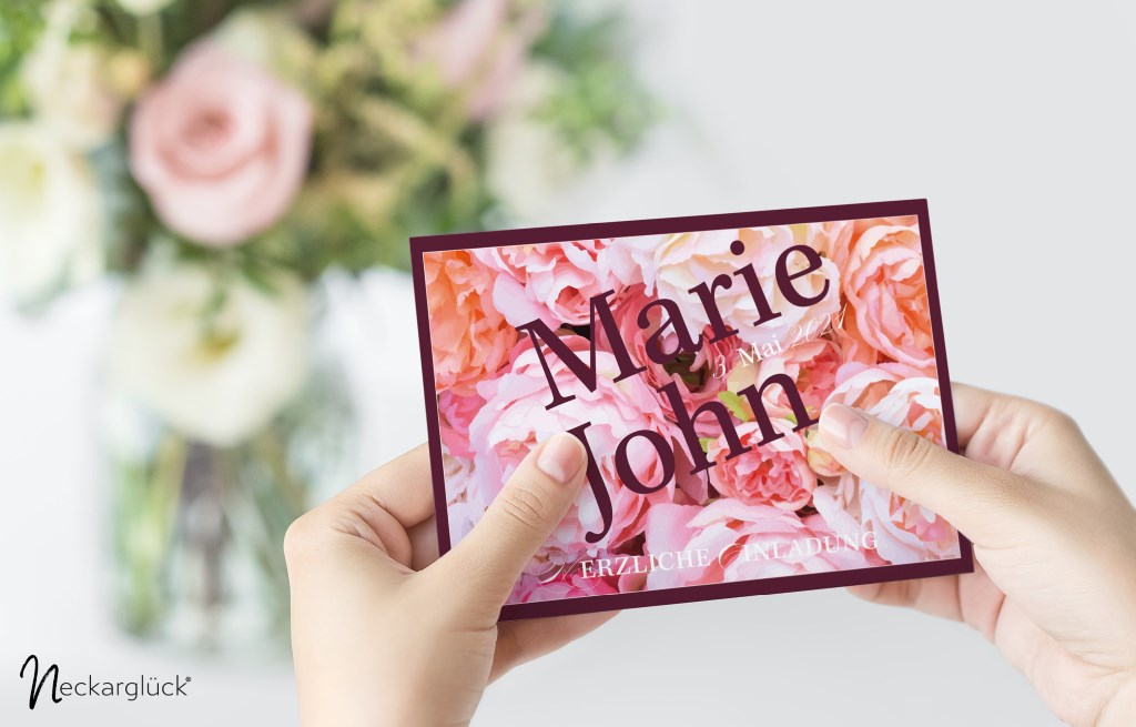 Hochzeitseinladungskarte der Serie Floral Explosion von Neckarglück